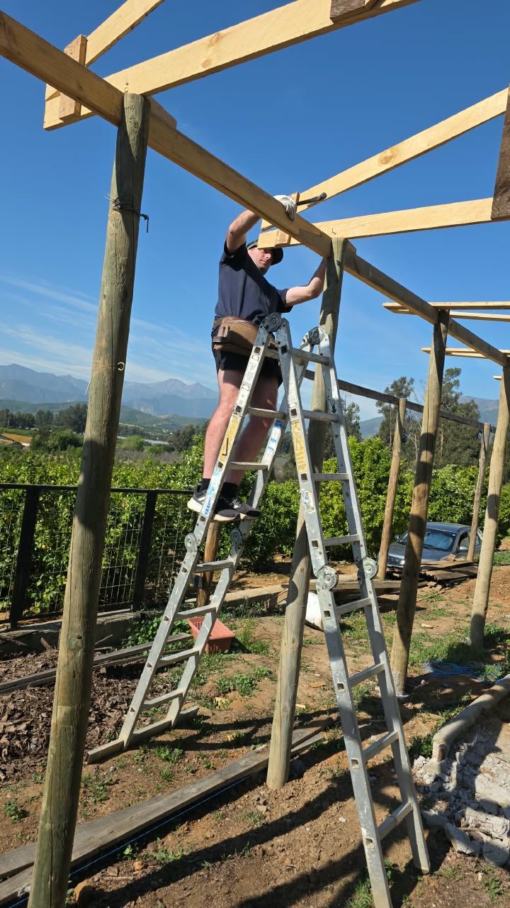 Instalando una viga del techo desde la escalera